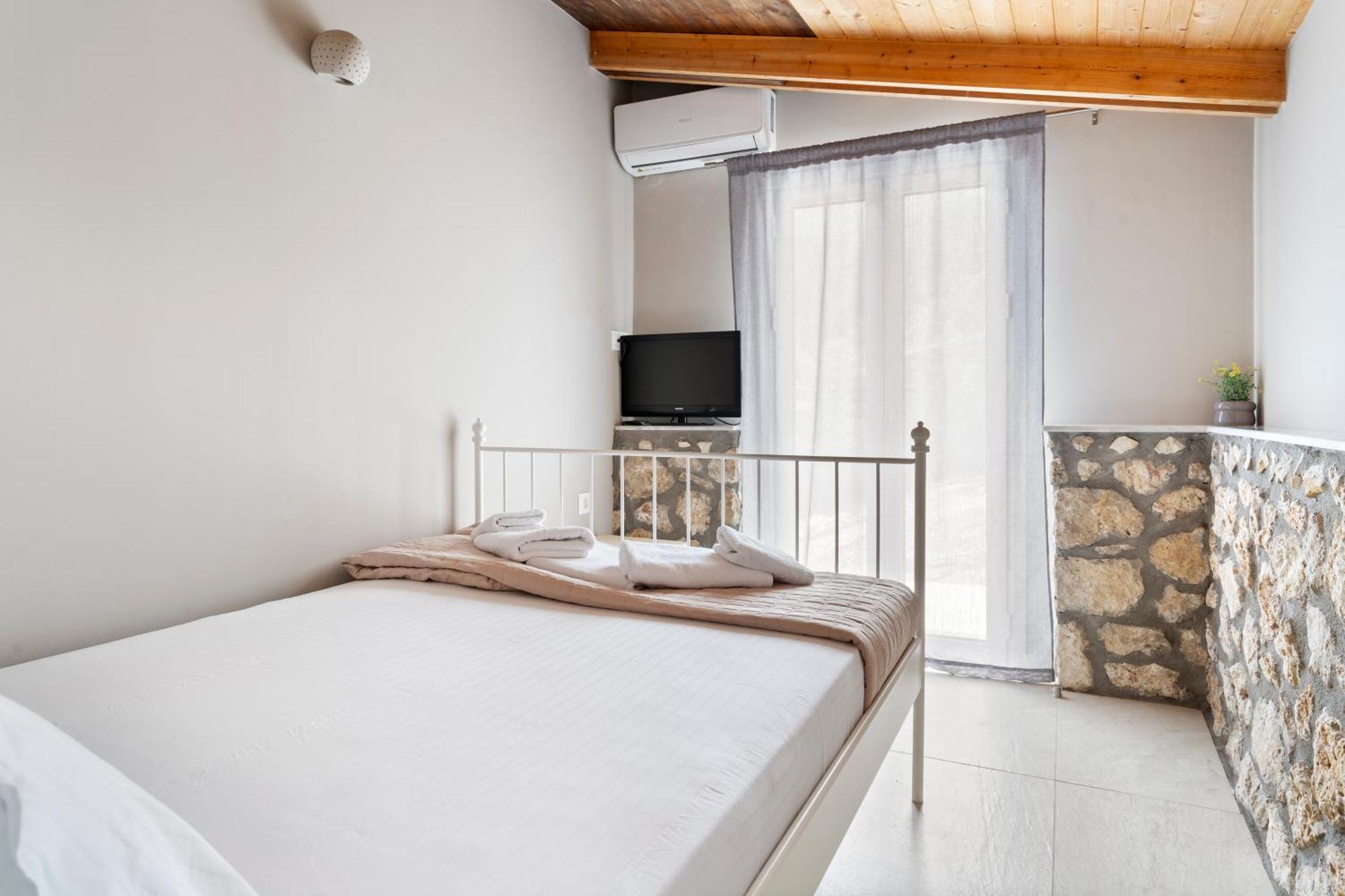 Marcon Stone House Nikiana Villa Bagian luar foto