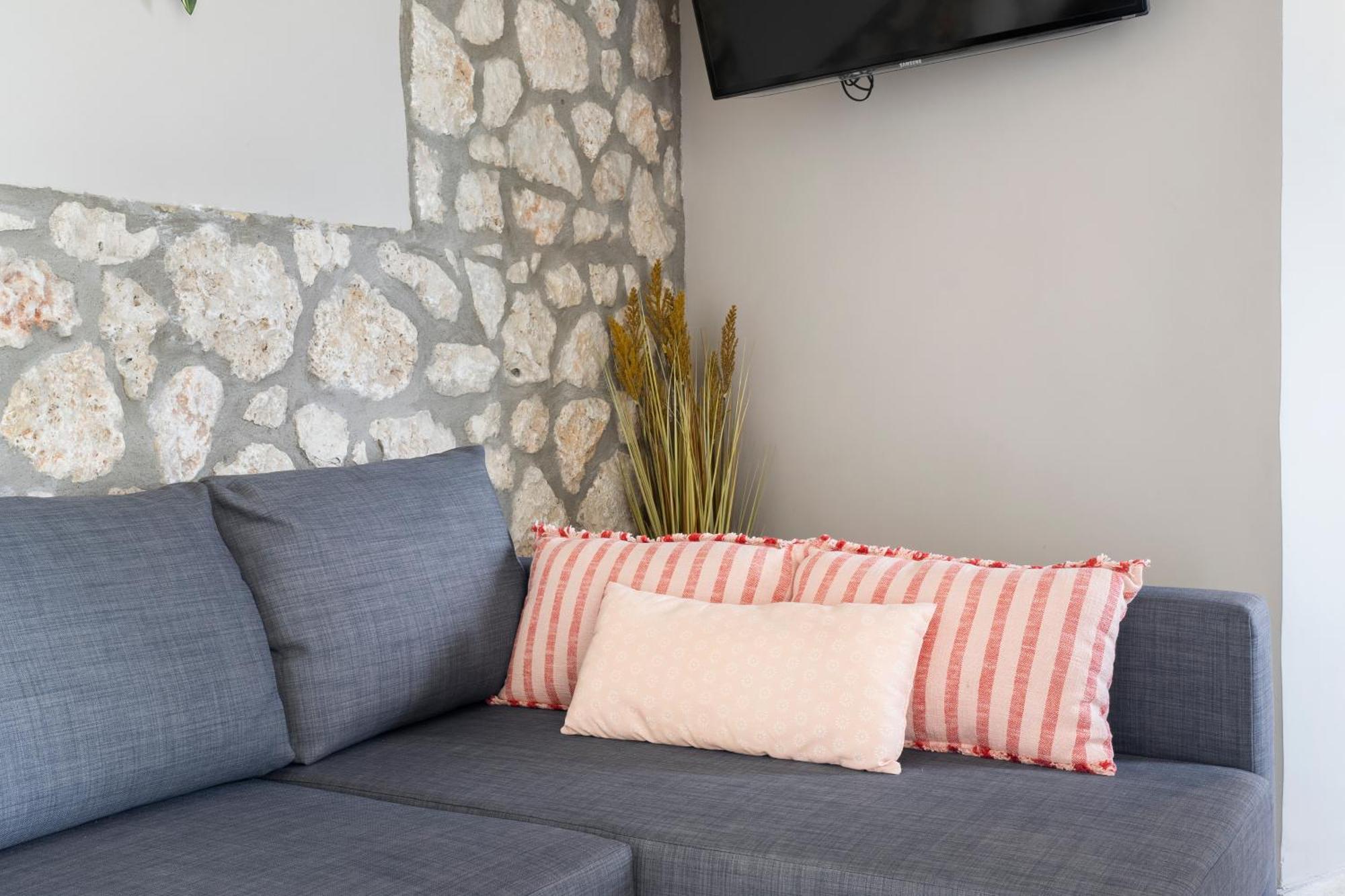 Marcon Stone House Nikiana Villa Bagian luar foto