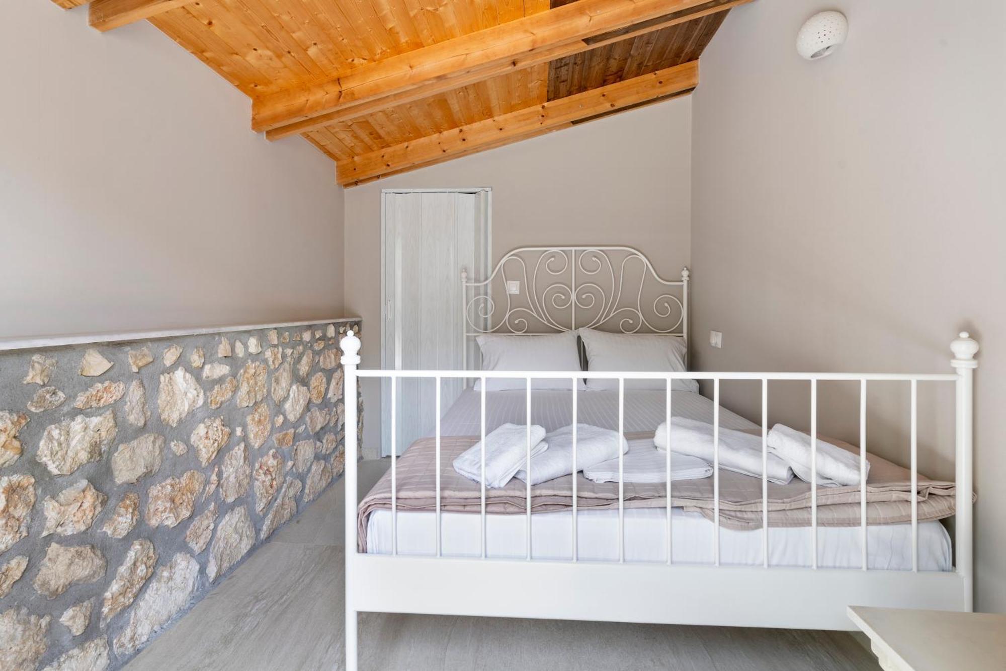 Marcon Stone House Nikiana Villa Bagian luar foto